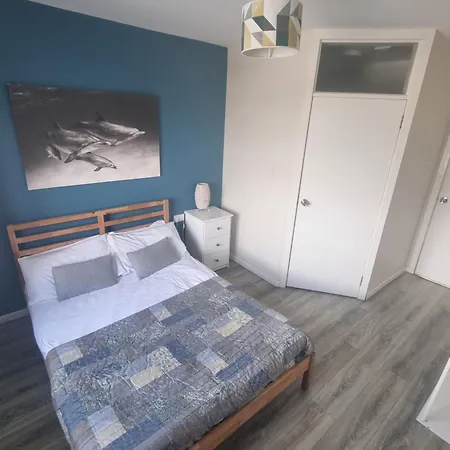 Rougey Lodge Hostel-3